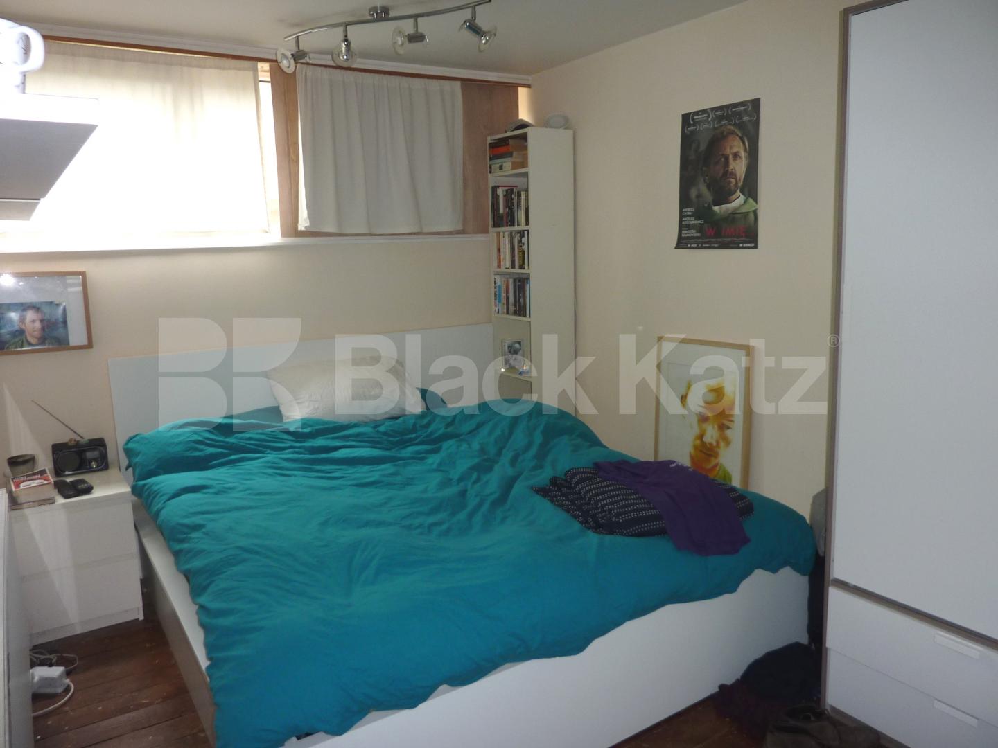 			NEW INSTRUCTION!, 3 Bedroom, 1 bath, 1 reception Flat			 New Orleans Walk, ARCHWAY